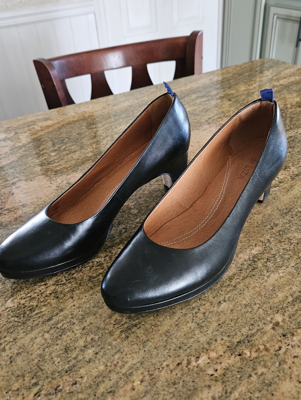 Classic  dr Liza Black Leather Mid-Heel Pumps Sz 8.5